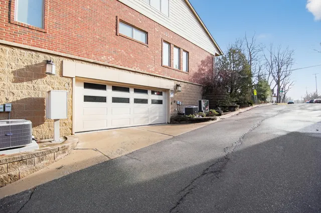 $4,100 | 934 West Huron Street, Ann Arbor, MI 48103