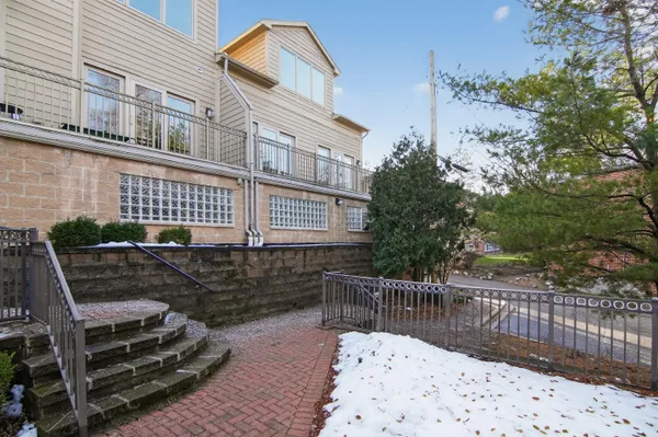 $4,100 | 934 West Huron Street, Ann Arbor, MI 48103