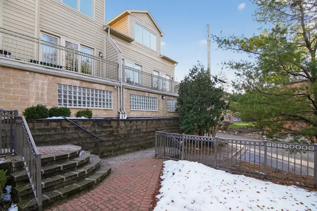 $4,100 | 934 West Huron Street, Ann Arbor, MI 48103