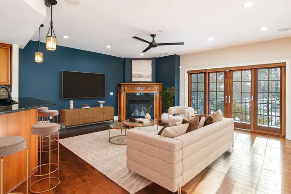 $4,100 | 934 West Huron Street, Ann Arbor, MI 48103