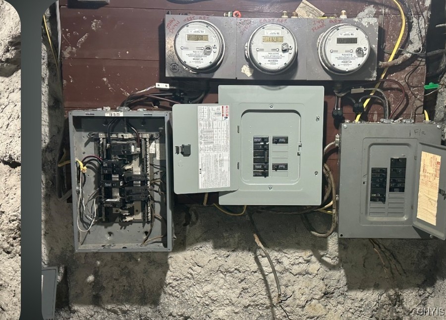 715 Chestnut Street Utica, NY 13502 - Photo 9 of 14