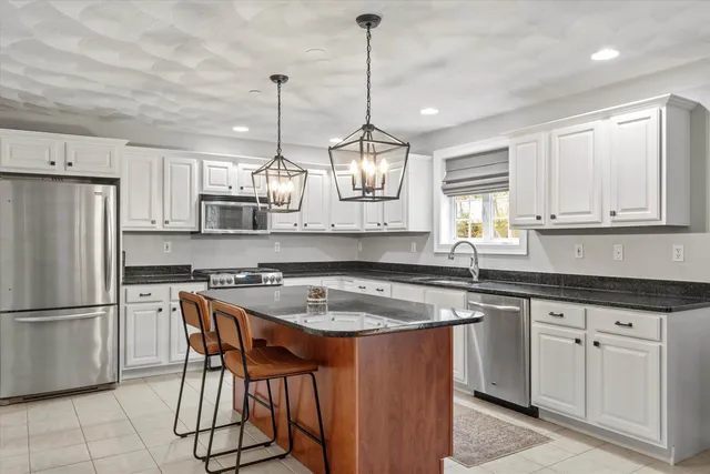 $589,000 | 37 Dugout Road, Unit B, Hudson, NH 03051