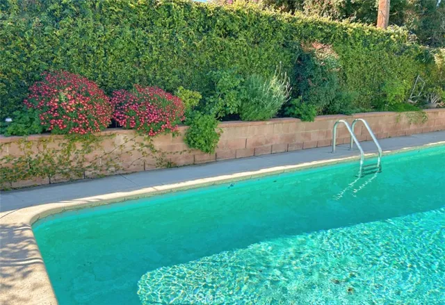 $5,850 | 5835 Babbitt Avenue, Encino, CA 91316