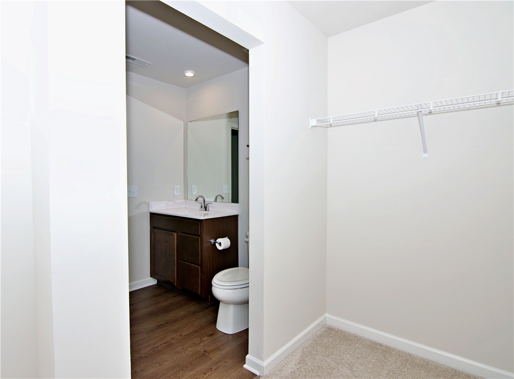 723 Peridot Way Westminster, SC 29693 - Photo 21 of 45 Functional full bathroom and walk-in closet provide comfort and storage.