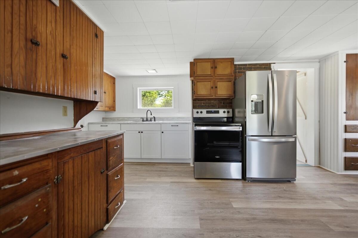 229 Chopps Cross Road Woolwich, ME 04579 - Photo 9 of 60 Kitchen/dining