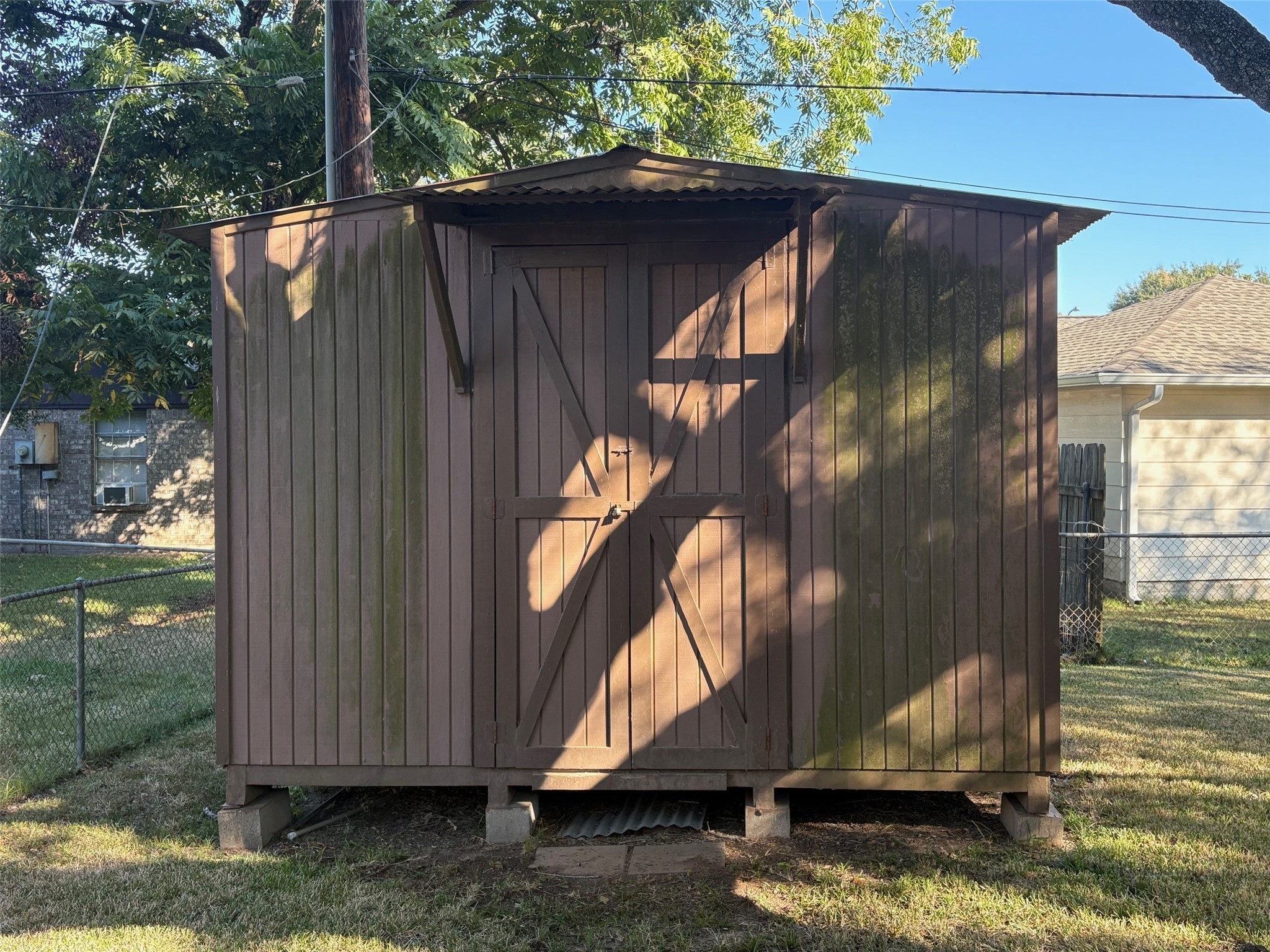 2126 Ripple Creek Drive Rosenberg, TX 77471 - Photo 6 of 21 a view of backyard with wooden fence