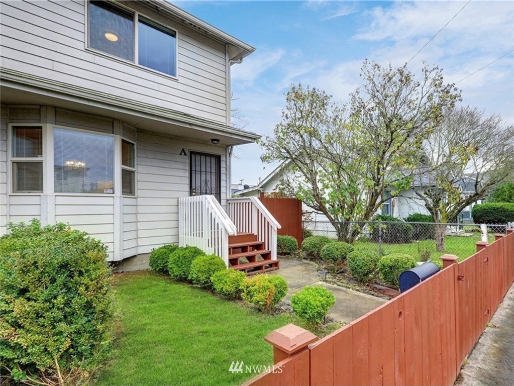 544 Wells Avenue North, Unit A Renton, WA 98057 - Photo 1 of 30 Gallery Image 1