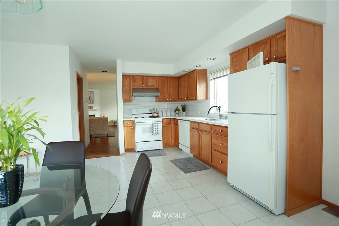544 Wells Avenue North, Unit A Renton, WA 98057 - Photo 11 of 30 Gallery Image 11