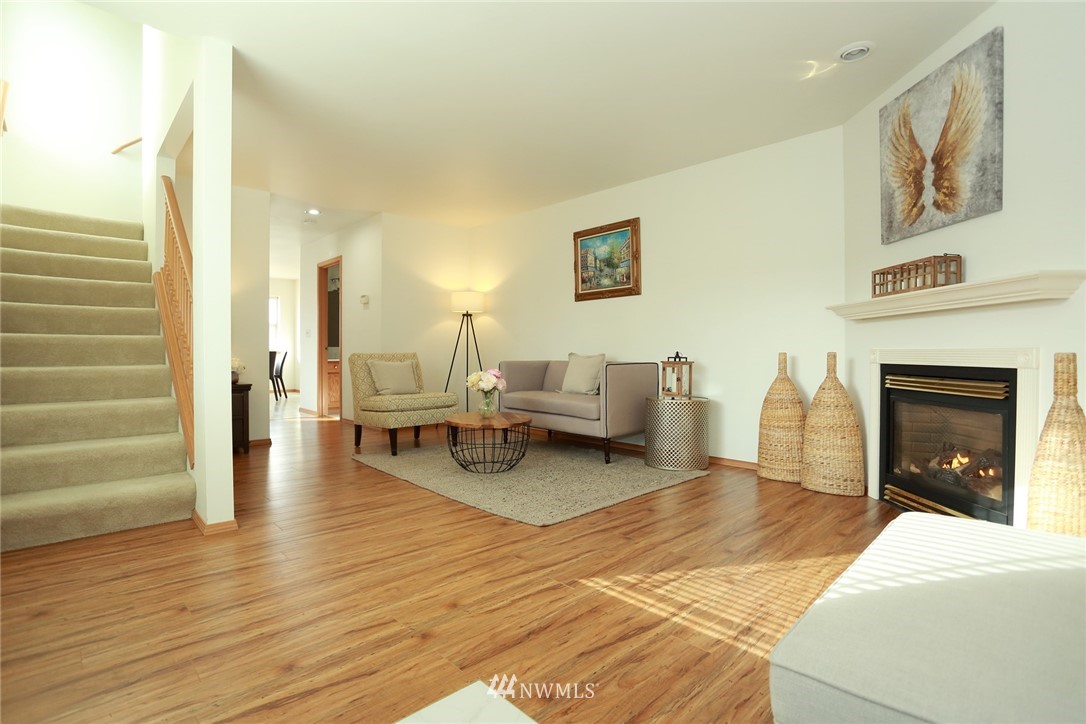 544 Wells Avenue North, Unit A Renton, WA 98057 - Photo 4 of 30 Gallery Image 4