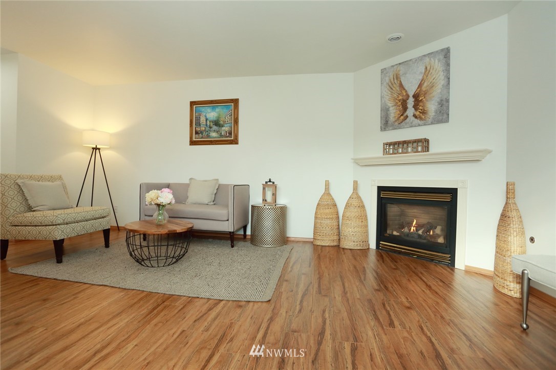 544 Wells Avenue North, Unit A Renton, WA 98057 - Photo 5 of 30 Gallery Image 5