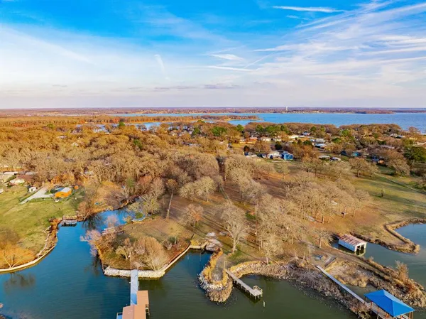 $439,000 | 674 Briggs Boulevard, East Tawakoni, TX 75472