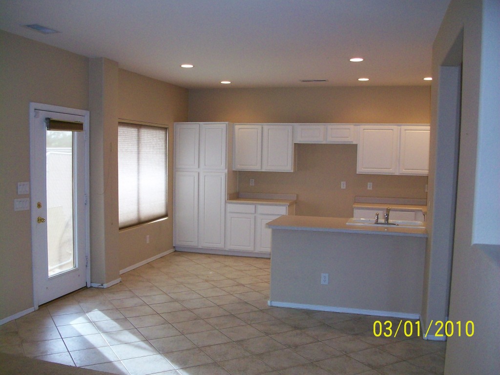 4312 South Rim Court Gilbert, AZ 85297 - Photo 9 of 20 Another view of the beautiful kitchen