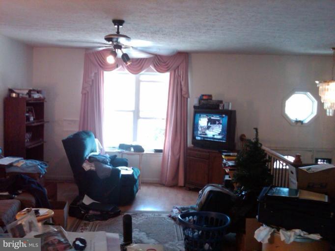 223 Cresswell Road Brooklyn, MD 21225 - Photo 7 of 8 Living Room