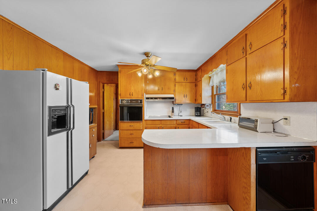 2311 Glover Road Durham, NC 27703 - Photo 7 of 28 DSC00641