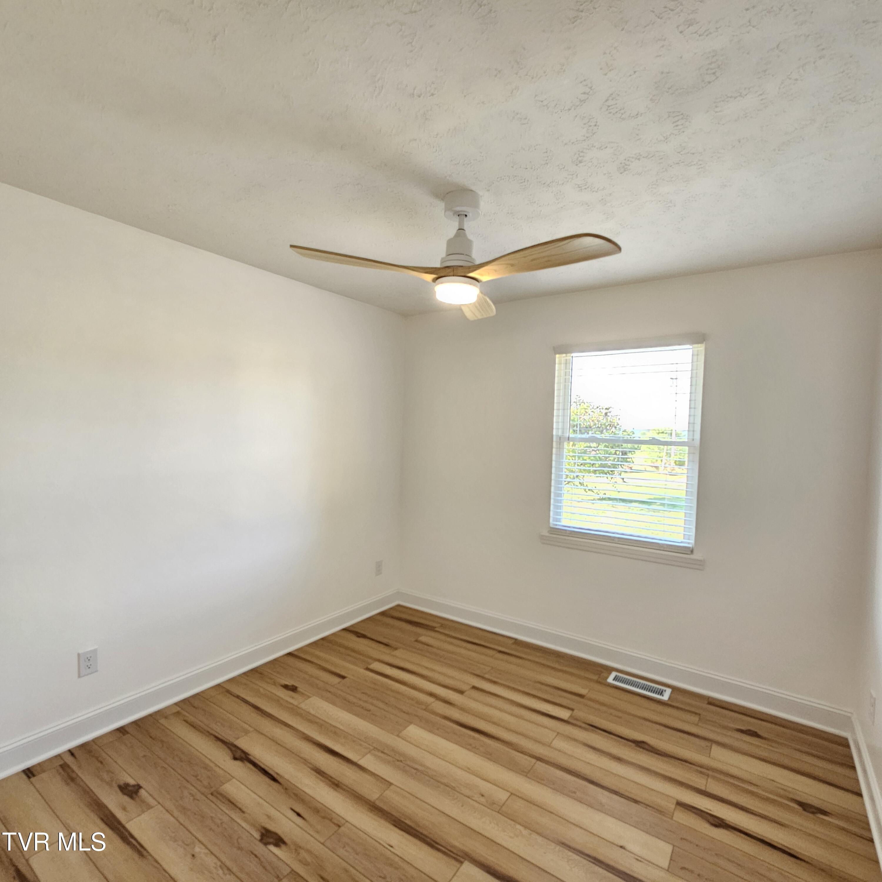 960 Maupin Road Chuckey, TN 37641 - Photo 18 of 40 20240824_180600