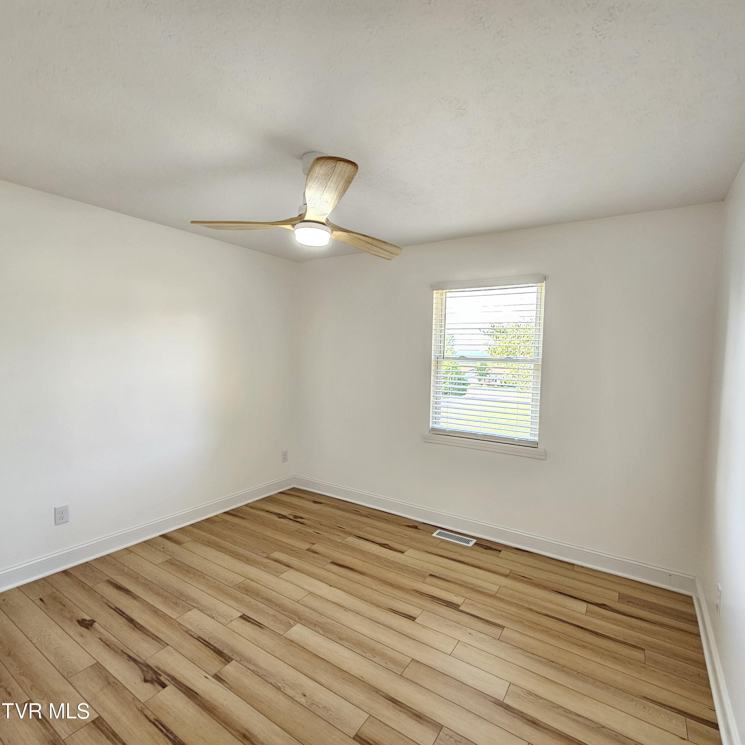 960 Maupin Road Chuckey, TN 37641 - Photo 22 of 40 20240824_180612