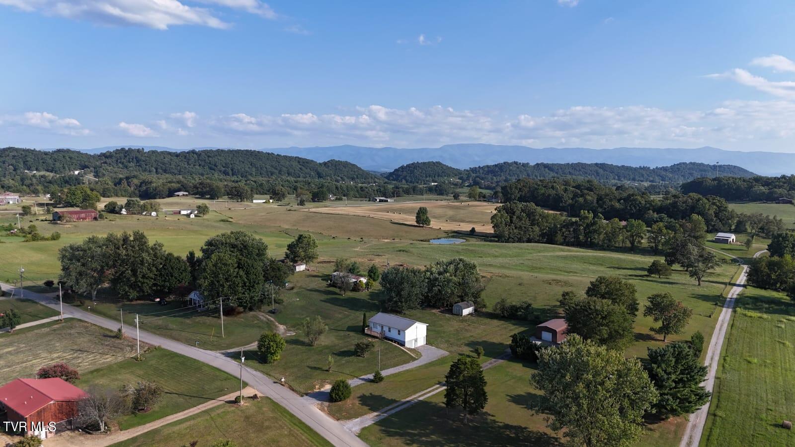 960 Maupin Road Chuckey, TN 37641 - Photo 37 of 40 IMG-20240824-WA0027
