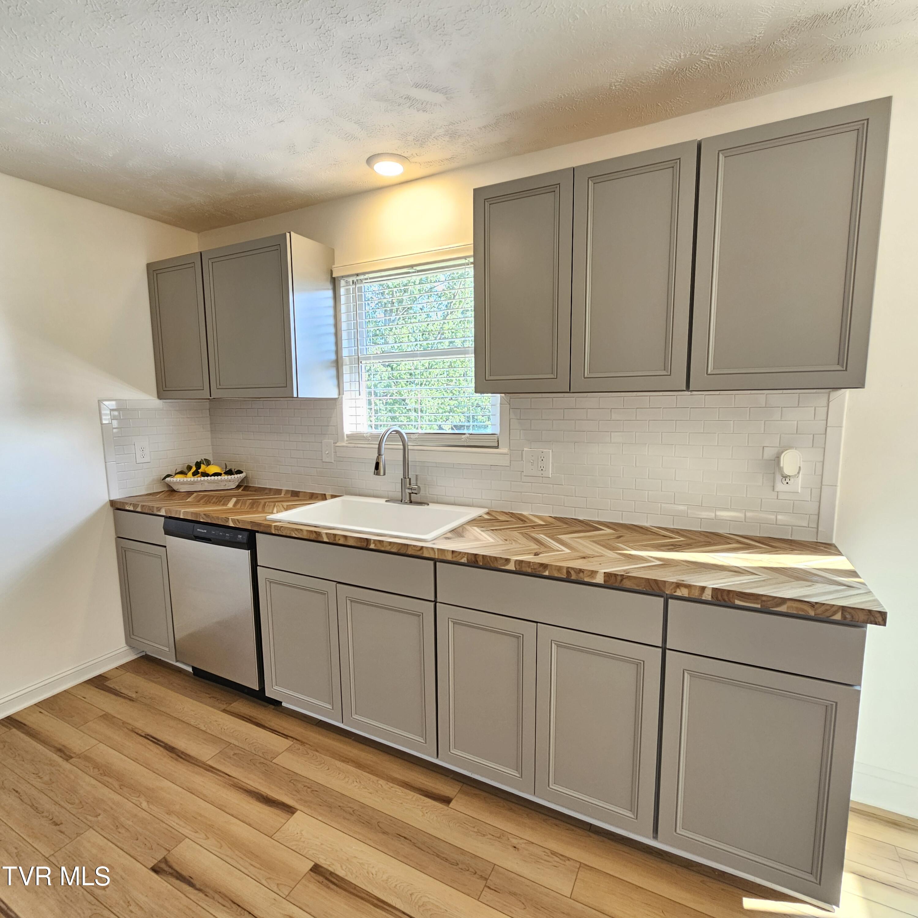 960 Maupin Road Chuckey, TN 37641 - Photo 8 of 40 20240824_180423