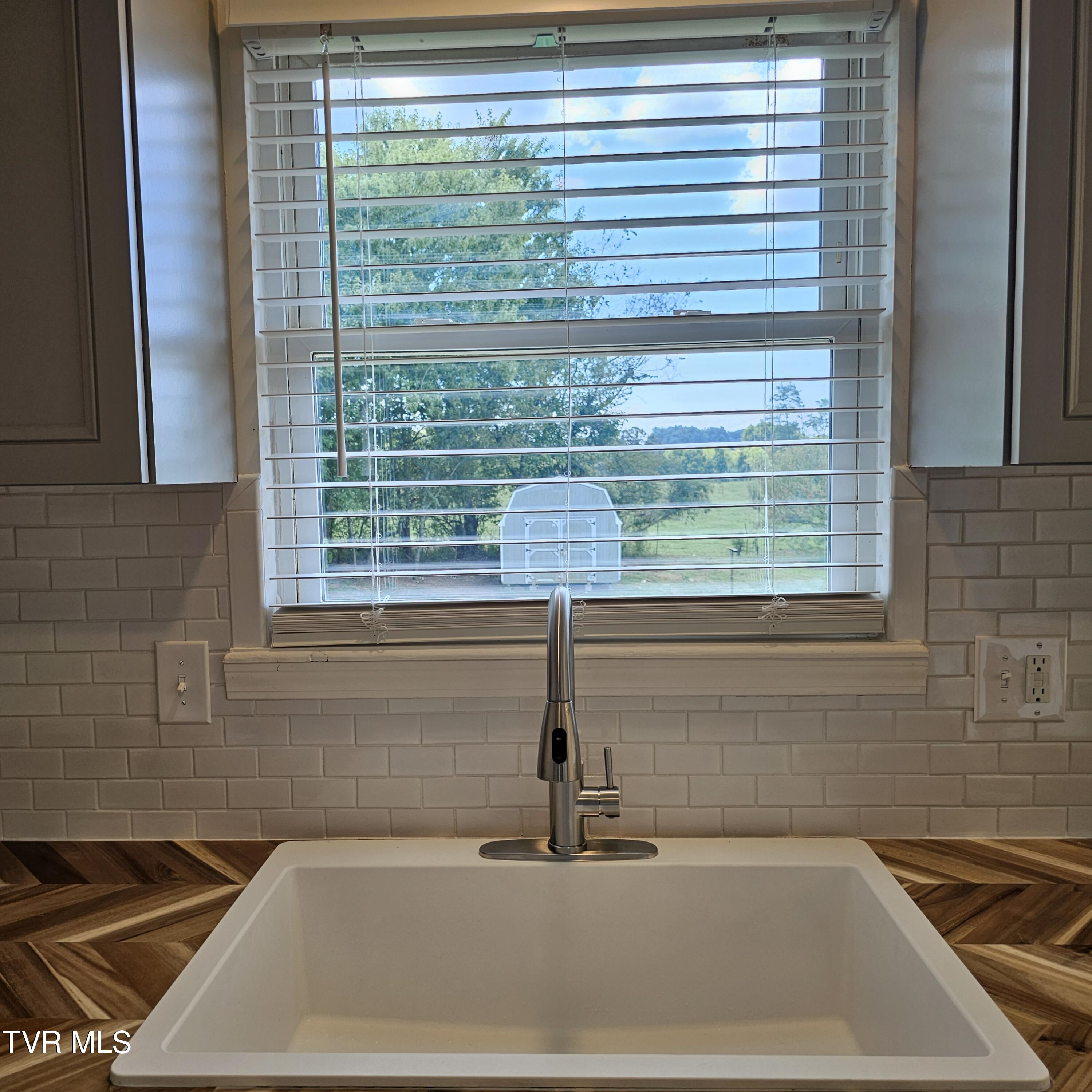 960 Maupin Road Chuckey, TN 37641 - Photo 9 of 40 20240824_132939