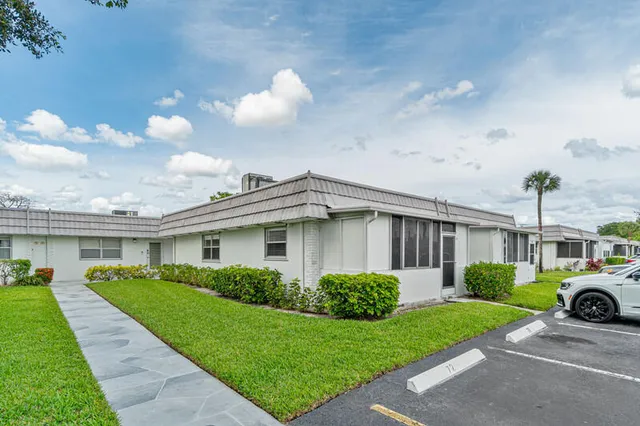 a view of a house with a backyard