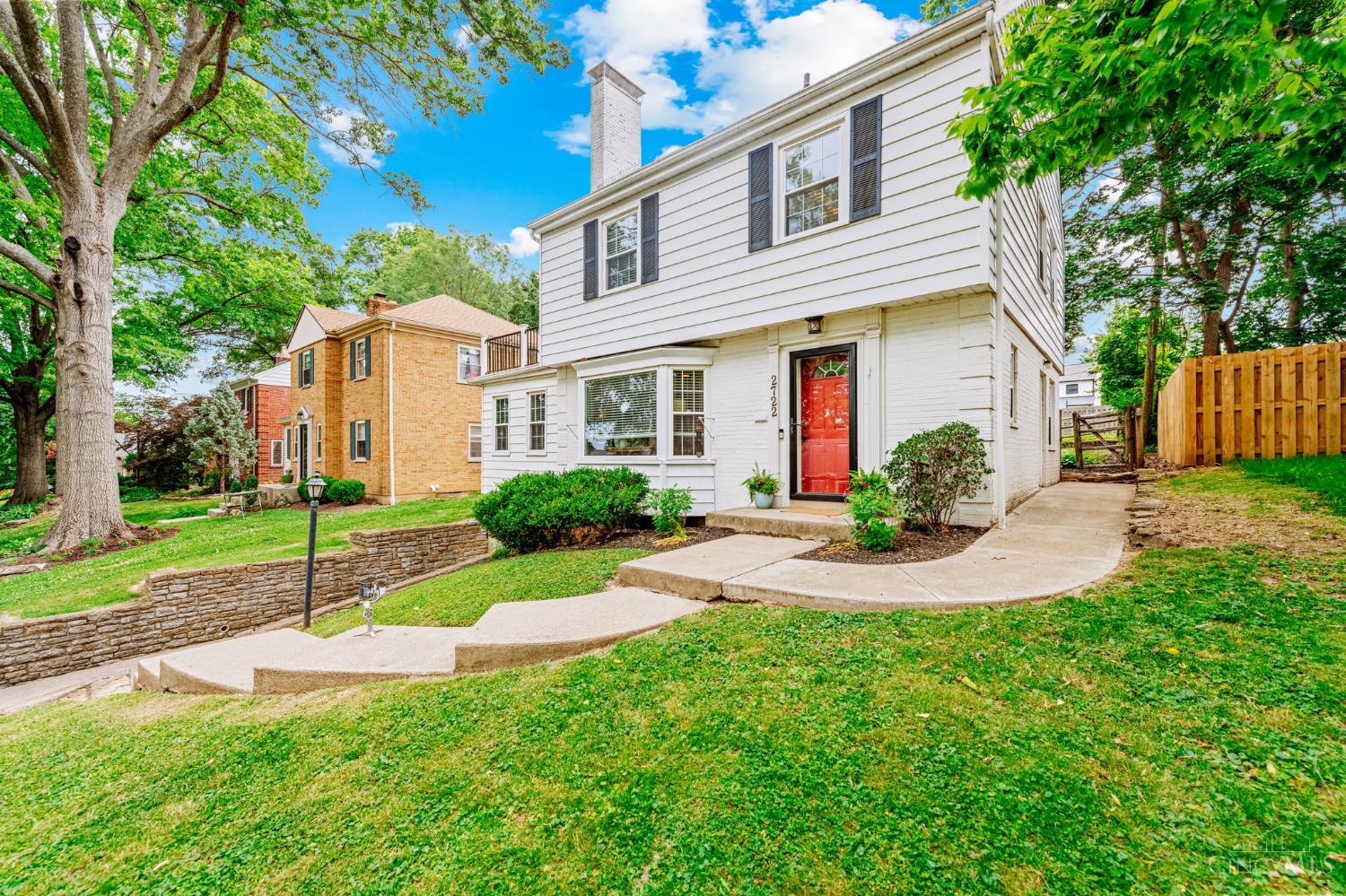 2722 Ridgewood Avenue Cincinnati, OH 45213 - Photo 3 of 53