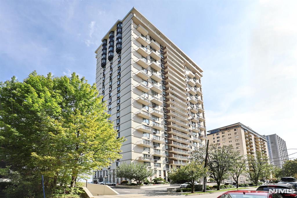 160 Overlook Avenue, Unit 2D Hackensack, NJ 07601 - Photo 1 of 28