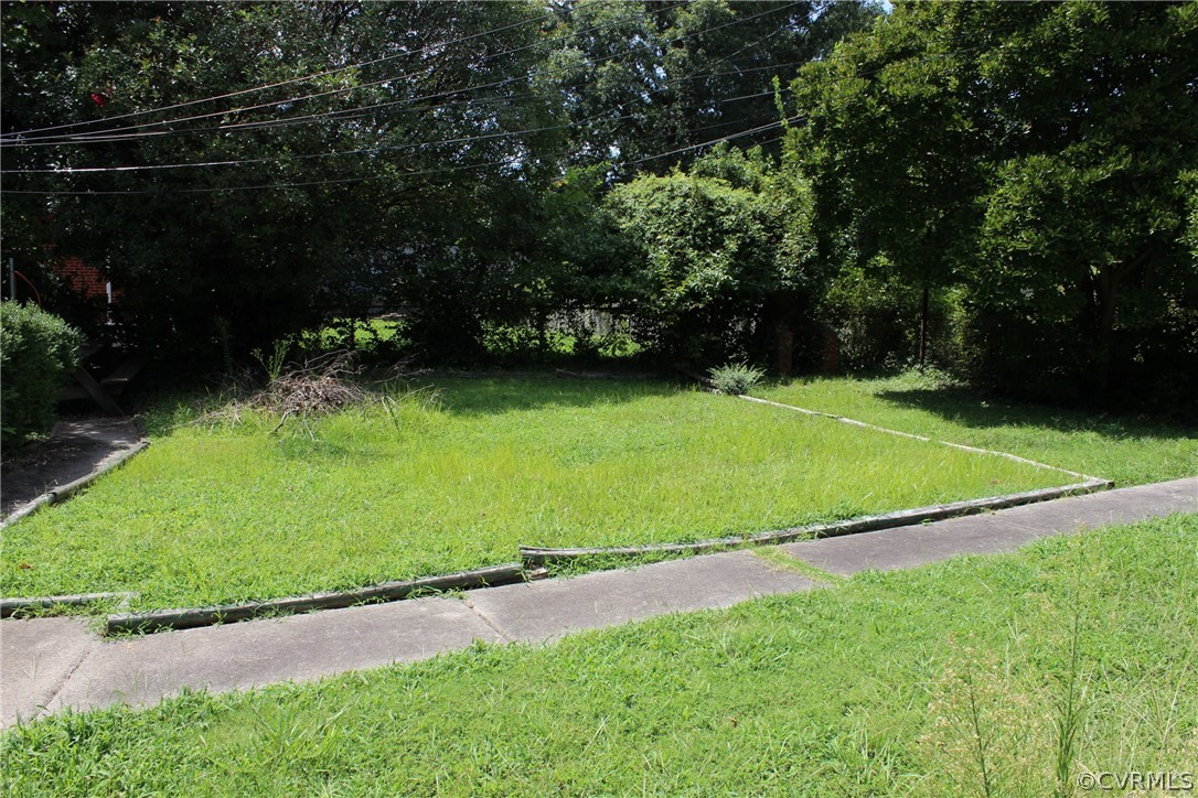 1806 Barrington Road Richmond, VA 23222 - Photo 5 of 6 Rear yard view.