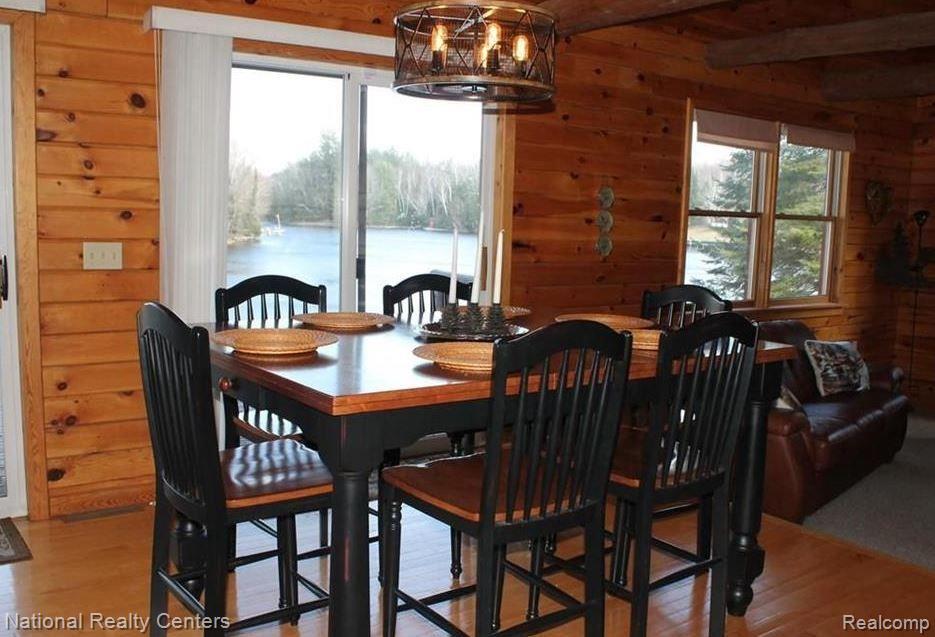 1785 Riverside Drive Gladwin, MI 48624 - Photo 11 of 11 Dining room