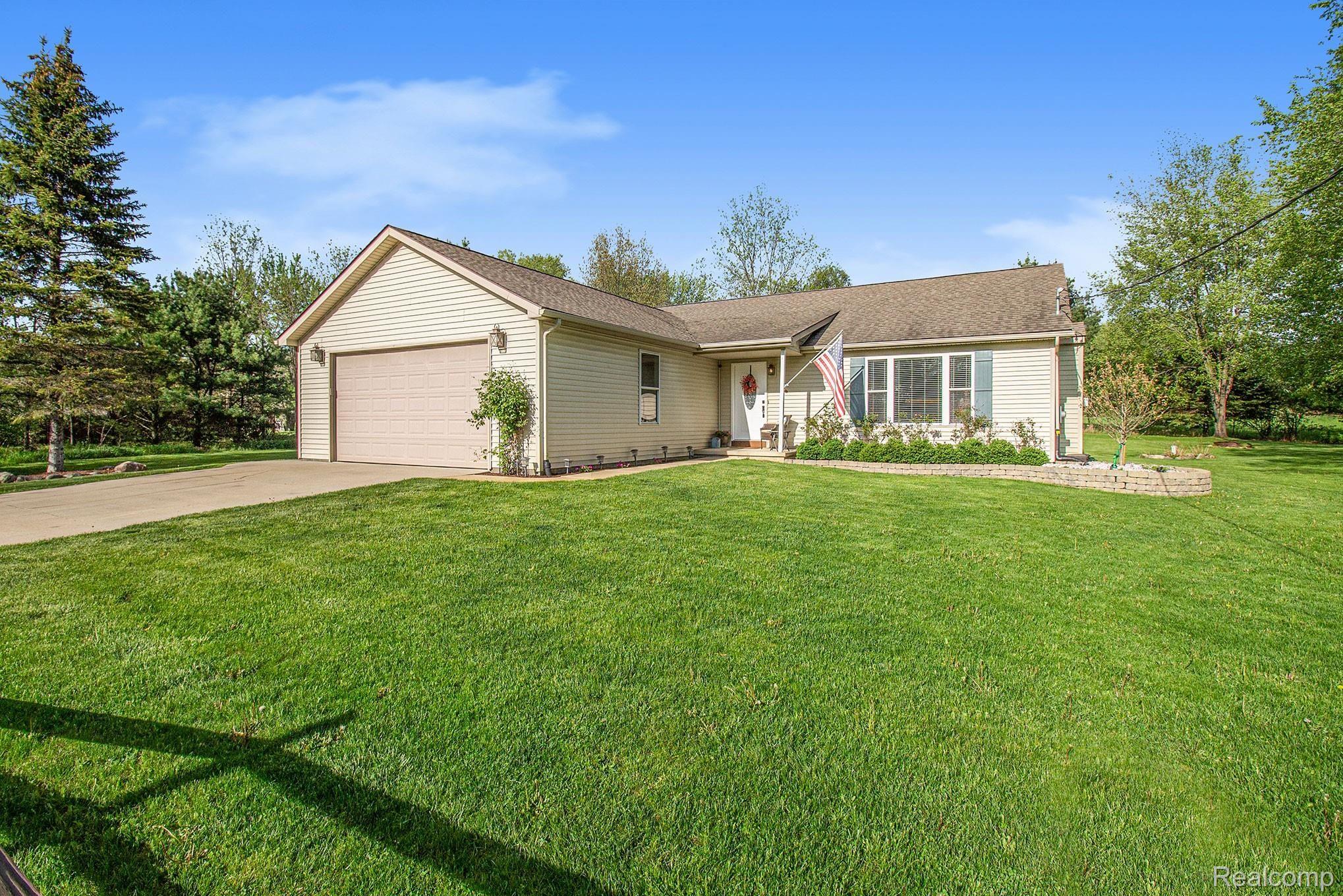 3812 East Allen Road Howell, MI 48855 - Photo 1 of 24 IMG_6744.jpg