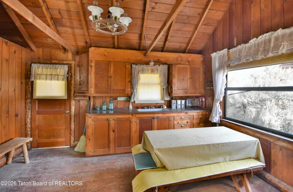 $189,900 | 136 North Lake Avenue, Pinedale, WY 82941