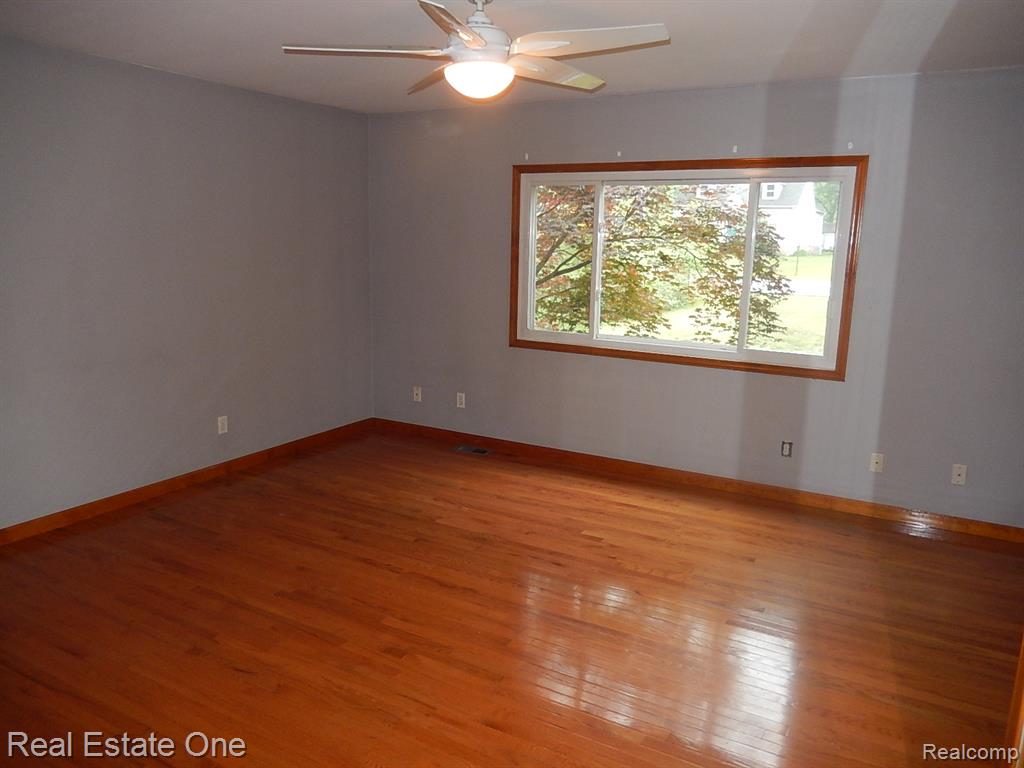10790 Stark Road Livonia, MI 48150 - Photo 11 of 25