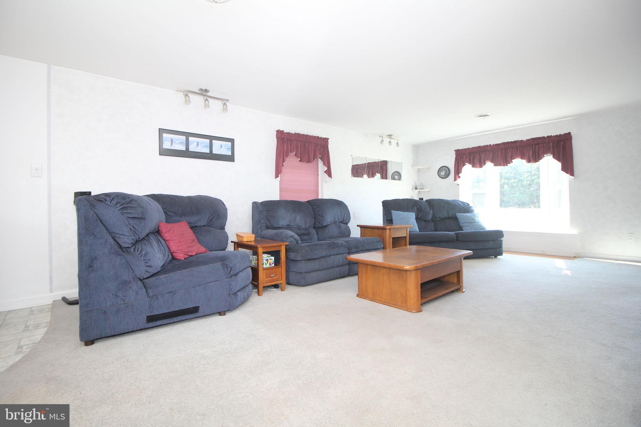 2154 Cecilton Warwick Road Warwick, MD 21912 - Photo 21 of 44 Living room