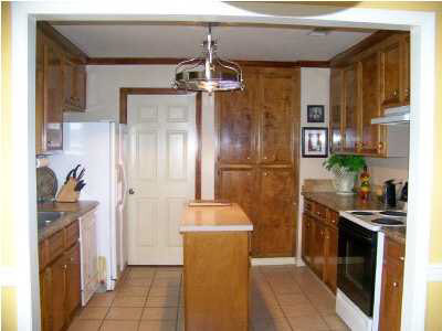 289 Clark Creek Road Brandon, MS 39047 - Photo 6 of 16 Kitchen w/ Island & new Pot Rack
