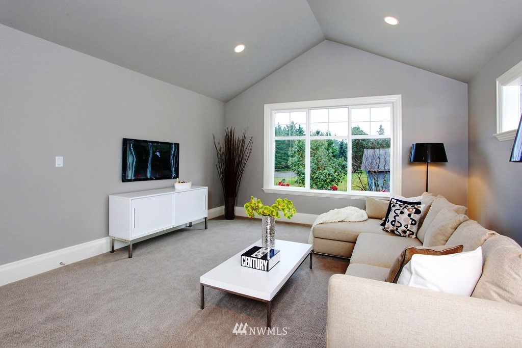 5374 Northeast 16th Street Renton, WA 98059 - Photo 22 of 25 Gallery Image 22