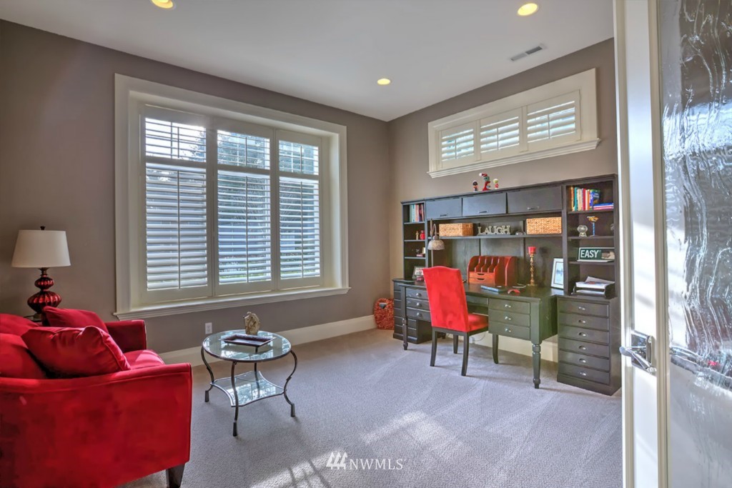 5374 Northeast 16th Street Renton, WA 98059 - Photo 4 of 25 Gallery Image 4