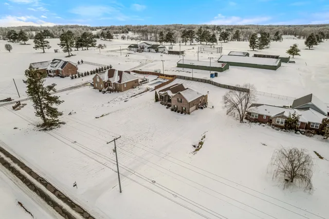 $489,000 | 1934 Hygeia Road, Greenbrier, TN 37073