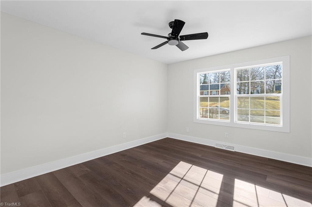 1222 Kensington Drive High Point, NC 27262 - Photo 15 of 35