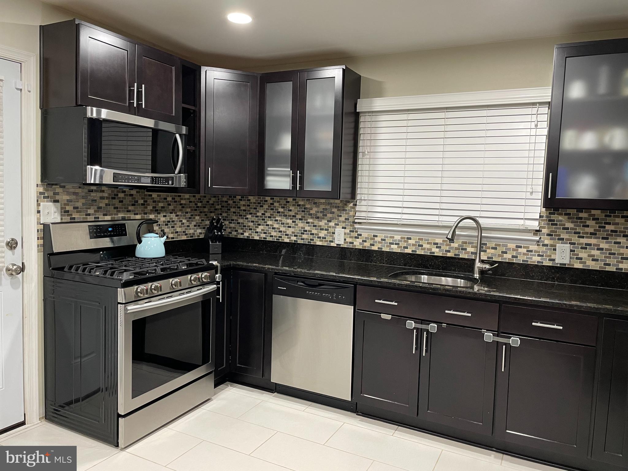1333 Westburn Road Baltimore, MD 21228 - Photo 13 of 32 Tile Backsplash