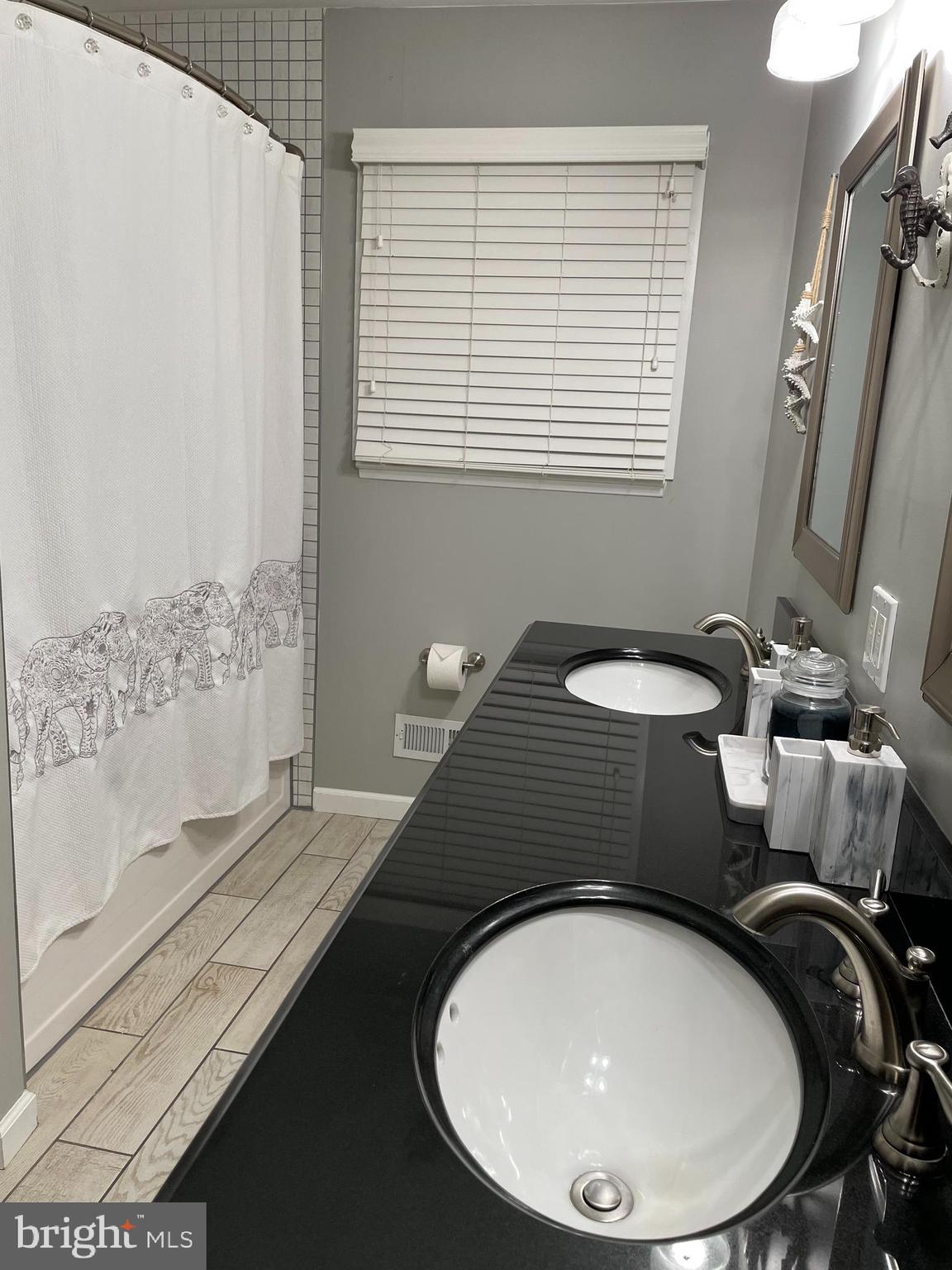 1333 Westburn Road Baltimore, MD 21228 - Photo 23 of 32 Updated full bath with double sinks