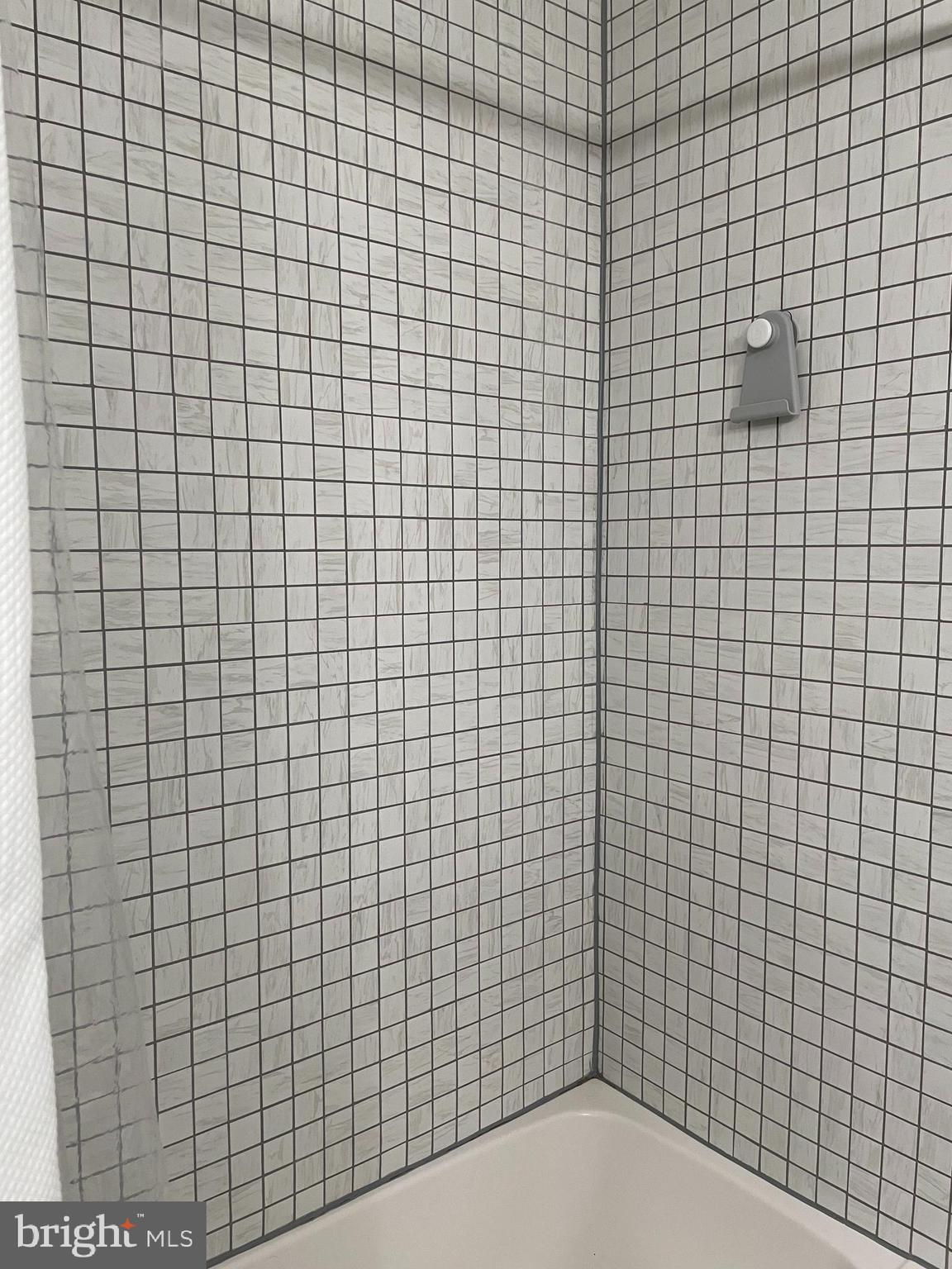 1333 Westburn Road Baltimore, MD 21228 - Photo 25 of 32 Tub / shower combo completely tiled