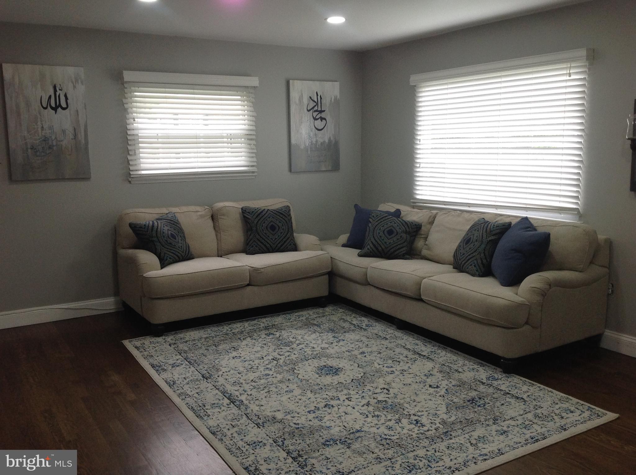 1333 Westburn Road Baltimore, MD 21228 - Photo 9 of 32 Light and bright living room