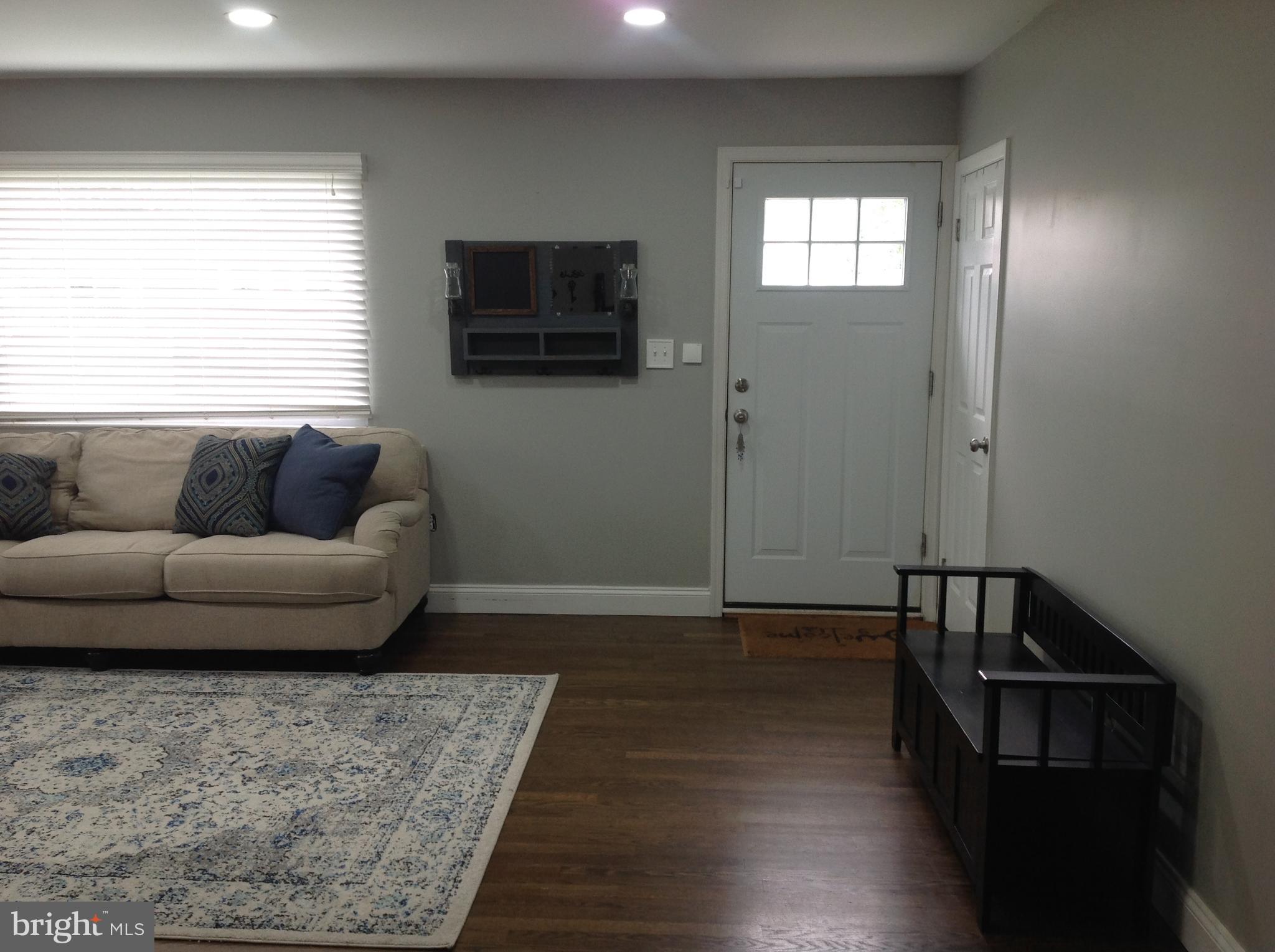 1333 Westburn Road Baltimore, MD 21228 - Photo 10 of 32 Front entry into living room