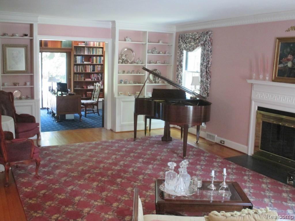 58 Moran Road Grosse Pointe, MI 48236 - Photo 9 of 39 58 Moran 012.jpg