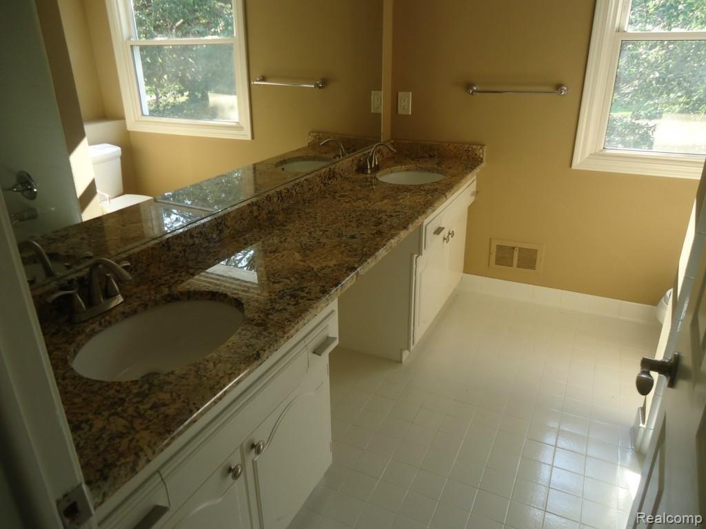 25918 Branchaster Road Farmington Hills, MI 48336 - Photo 19 of 36