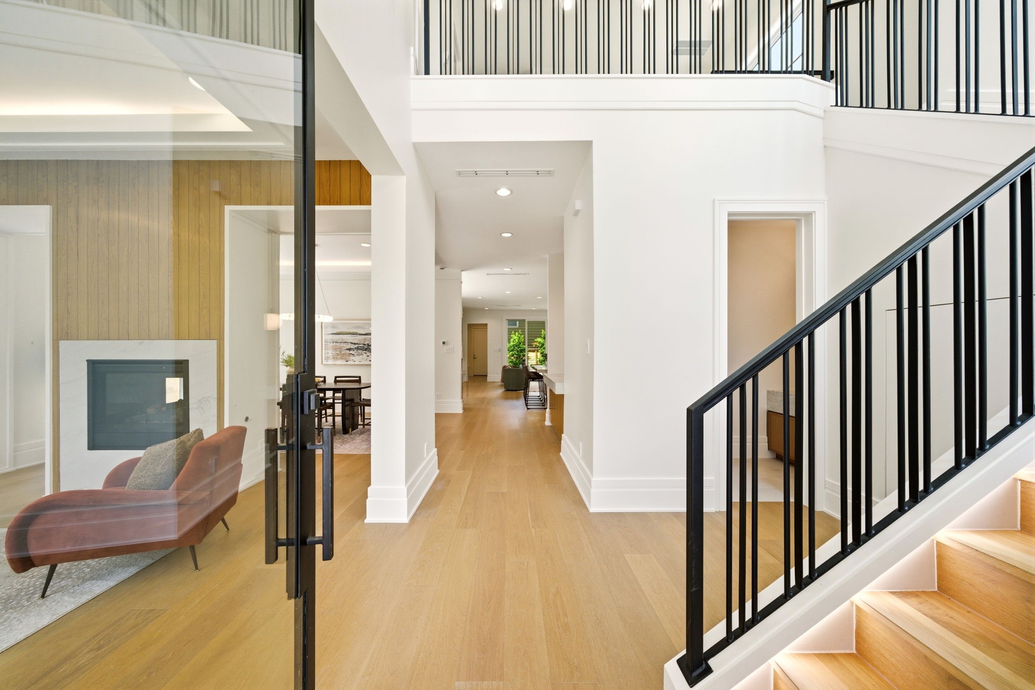 1023 Euclid Street Houston, TX 77009 - Photo 10 of 50 Welcoming front entry highlights beautiful white oak flooring throughout.