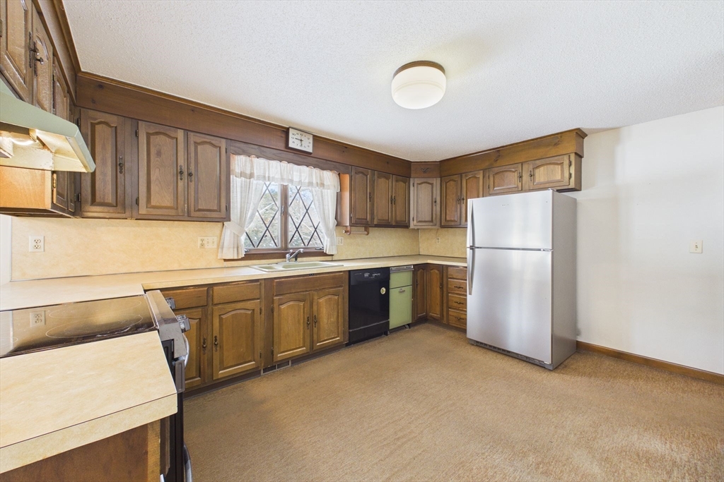 16 Sesame Drive Chicopee, MA 01020 - Photo 15 of 37