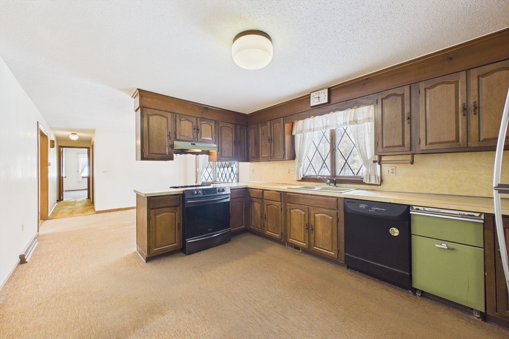 16 Sesame Drive Chicopee, MA 01020 - Photo 18 of 37