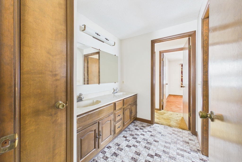 16 Sesame Drive Chicopee, MA 01020 - Photo 28 of 37