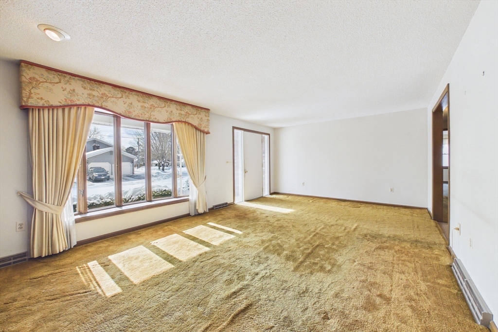 16 Sesame Drive Chicopee, MA 01020 - Photo 6 of 37