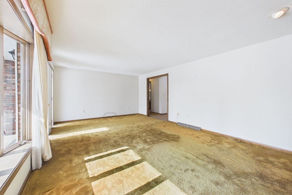 16 Sesame Drive Chicopee, MA 01020 - Photo 8 of 37